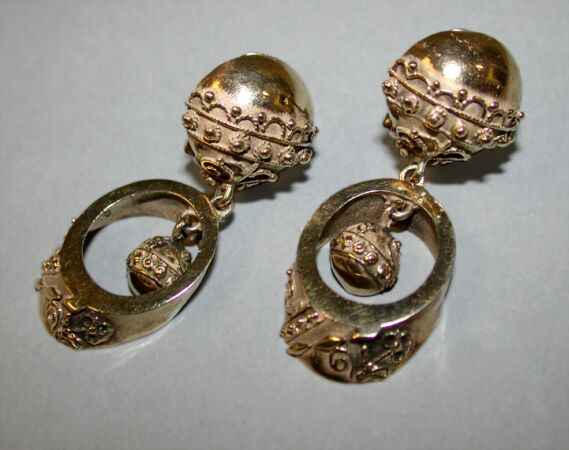 Lot image - Pair of Antique Style Gold Earclips
