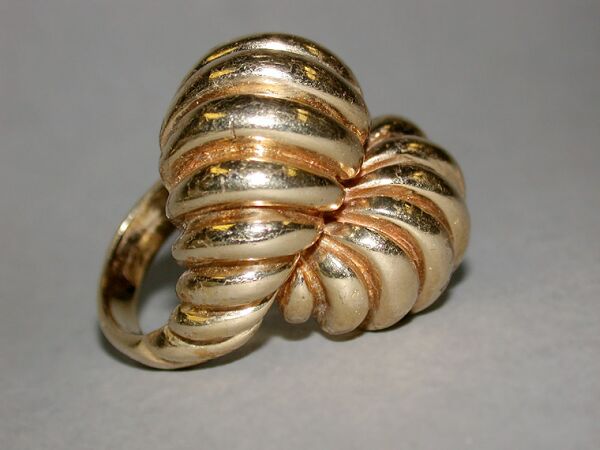 Lot image - Gold Fluted Ring