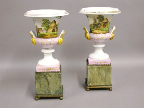 Lot image - Pair of Paris Porcelain Urns