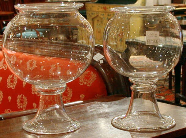 Lot image - Pair of Glass Fish Bowls