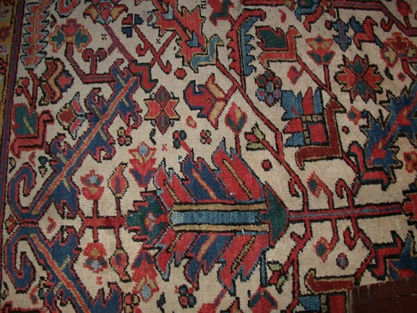 Lot image - Heriz Carpet