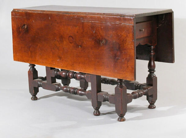Lot image - William and Mary Walnut Gate Leg Table Probably Pennsylvania, early 18th century