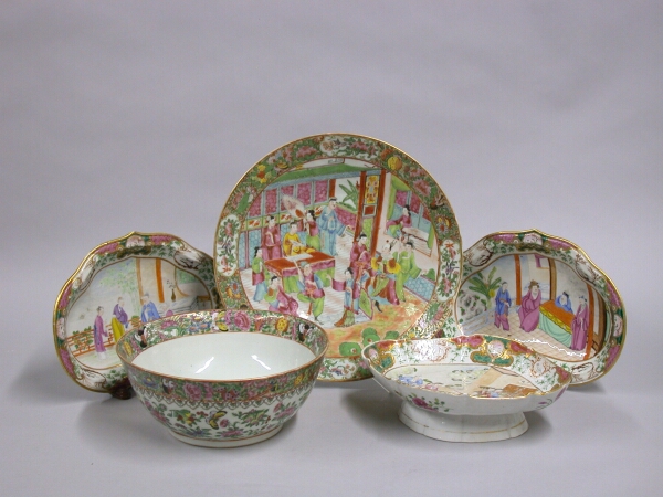 Lot image - Miscellaneous Group of Five Chinese Export Famille Rose Porcelain Articles