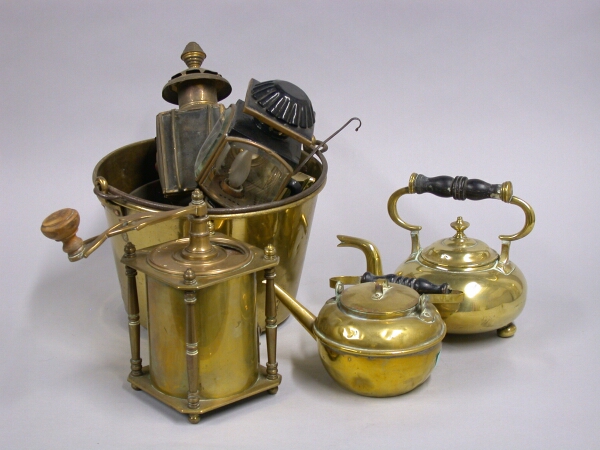 Lot image - Miscellaneous Group of Seven Brass and Metal Articles