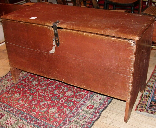 Lot image - Pine Blanket Chest