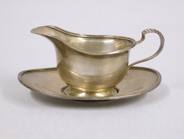Lot image - English Silver Sauceboat and Undertray