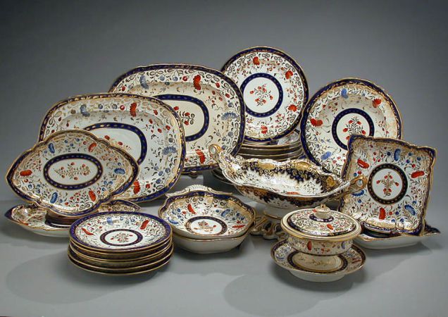 Lot image - English Porcelain Dinner Service