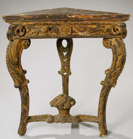 Lot image - Italian Neoclassical Gilt-Wood Corner Console