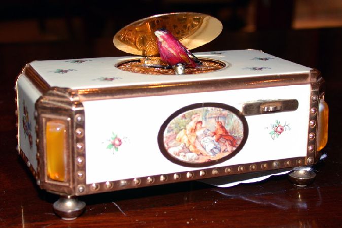 Lot image - Singing Bird Box