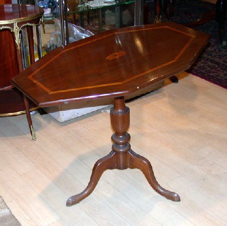 Lot image - Georgian Style Mahogany Octagonal Tilt-Top Table
