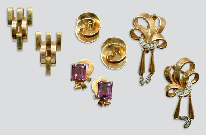 Lot image - Group of Retro Gold Jewelry