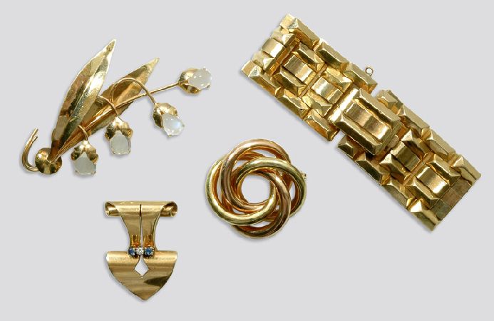 Lot image - Group of Retro Gold Jewelry