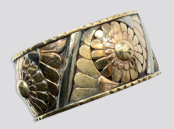 Lot image - Tri-Color Gold Cuff Bangle