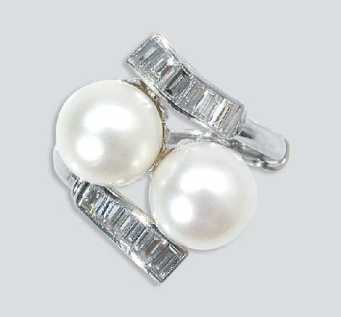 Lot image - Cultured Pearl and Diamond Crossover Ring