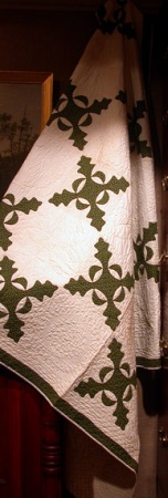 Lot image - American Pieced and Appliqued Cotton Quilt