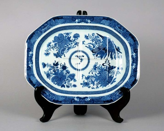 Lot image - Chinese Export Porcelain Blue Fitzhugh Serving Platter