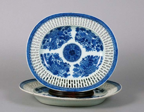 Lot image - Two Chinese Export Porcelain Blue Fitzhugh Reticulated Platters