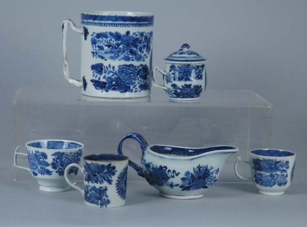 Lot image - Group of Chinese Export Porcelain Blue Fitzhugh Articles
