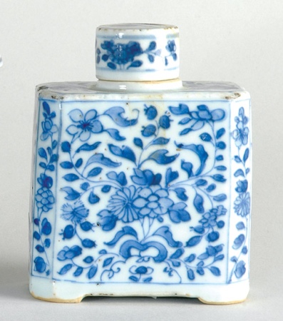 Lot image - Chinese Blue and White Porcelain Covered Bottle