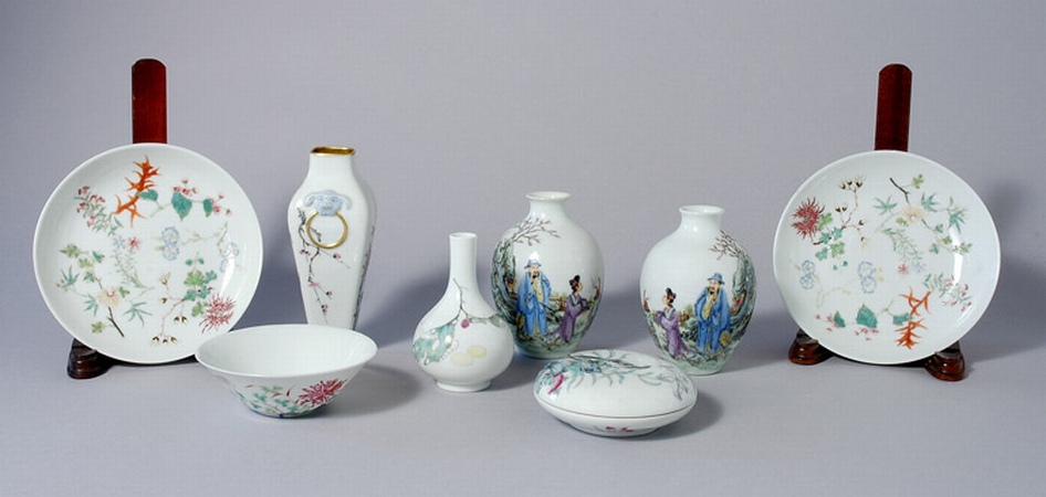 Lot image - Group of Eight Chinese Famille Rose Porcelain Articles