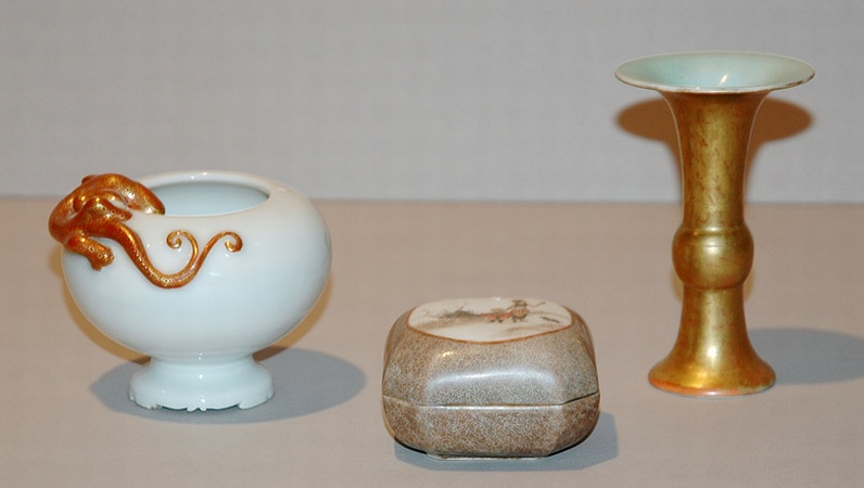 Lot image - Group of Three Chinese Porcelain Articles