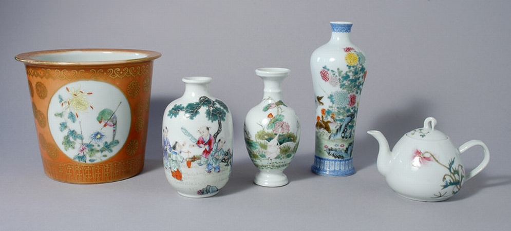 Lot image - Group of Five Chinese Famille Rose Enameled Porcelain Articles