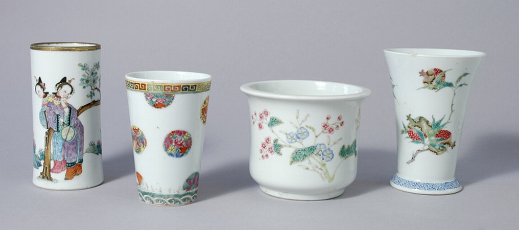 Lot image - Group of Four Chinese Famille Rose Enameled Porcelain Articles