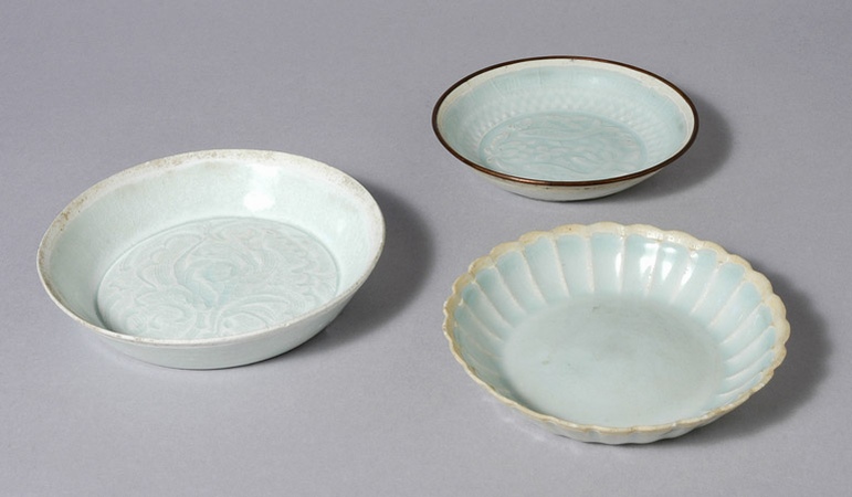 Lot image - Group of Three Chinese Yingqing Shallow Dishes