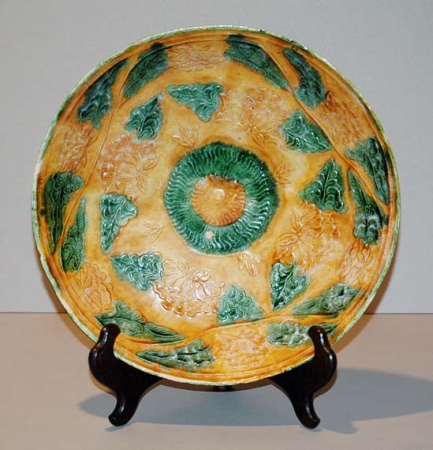 Lot image - Chinese Chestnut and Green Glazed Bowl