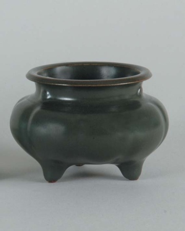 Lot image - Japanese Olive Glazed Koro