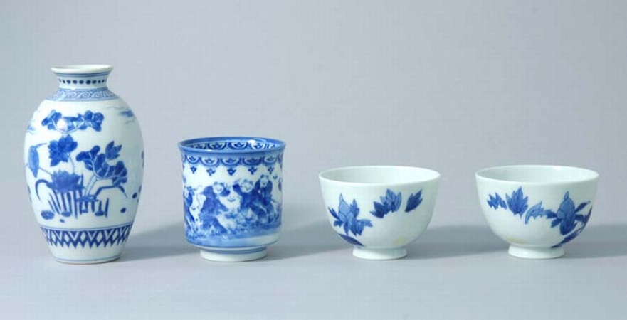 Lot image - Group of Four Japanese Blue and White Glazed Porcelain Articles