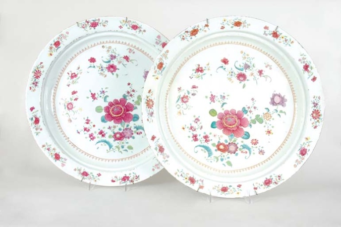 Lot image - Pair of Chinese Export Famille Rose Porcelain Chargers