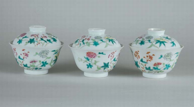 Lot image - Set of Three Chinese Famille Rose Porcelain Covered Cups