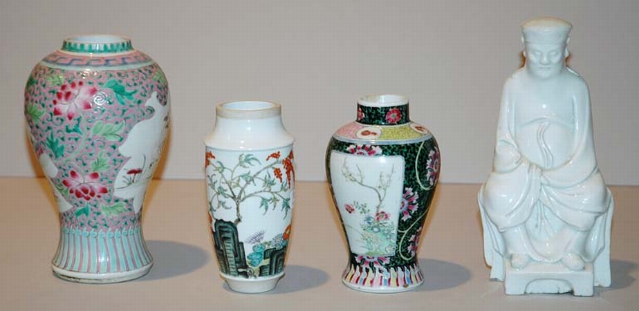 Lot image - Group of Four Chinese Porcelain Articles