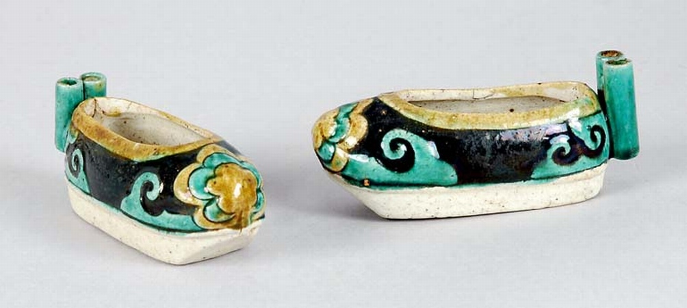 Lot image - Pair of Chinese Famille Verte Glazed Porcelain Shoe-Form Taperstick Holders