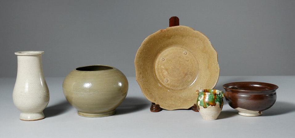Lot image - Group of Five Chinese Pottery Articles