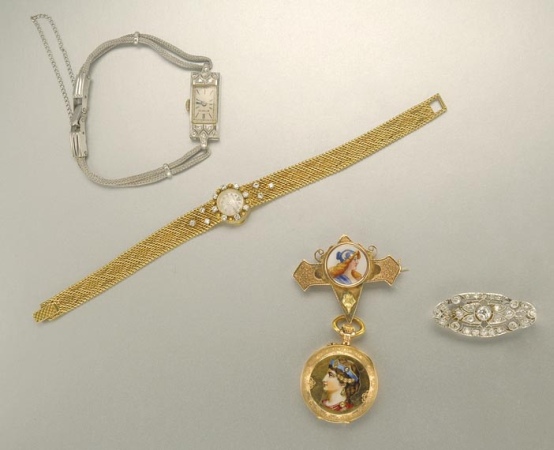 Lot image - Group of Jewelry