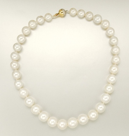 Lot image - Cultured Pearl Necklace