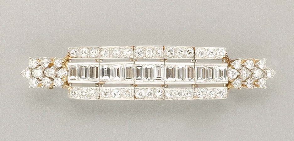 Lot image - Diamond Bar Pin