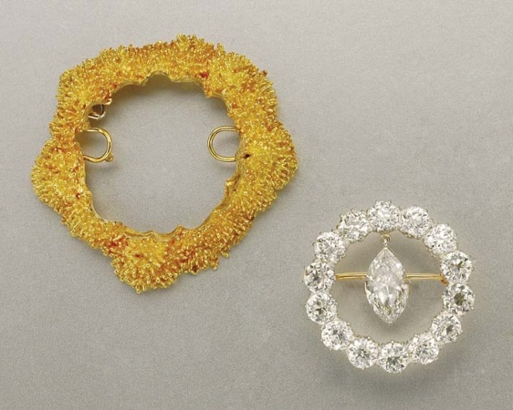 Lot image - Platinum, Gold and Diamond Circle Pin