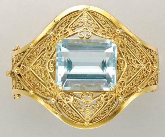 Lot image - Gold and Aquamarine Bangle