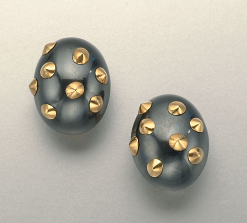 Lot image - Pair of Gold and Hematite Earclips