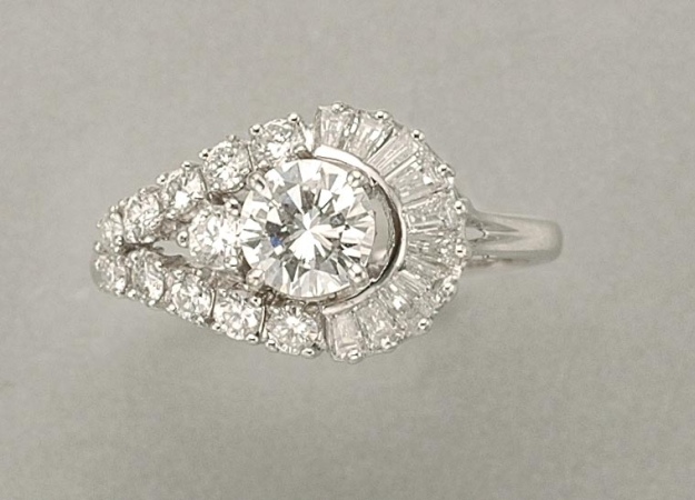 Lot image - Diamond Ring