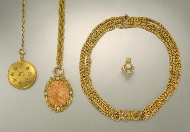Lot image - Group of Antique Jewelry
