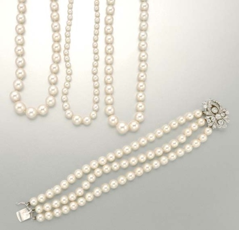 Lot image - Three Cultured Pearl Necklaces and Bracelet
