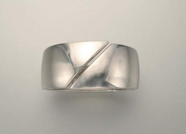 Lot image - White Gold Cuff Bangle