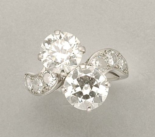 Lot image - Diamond Crossover Ring