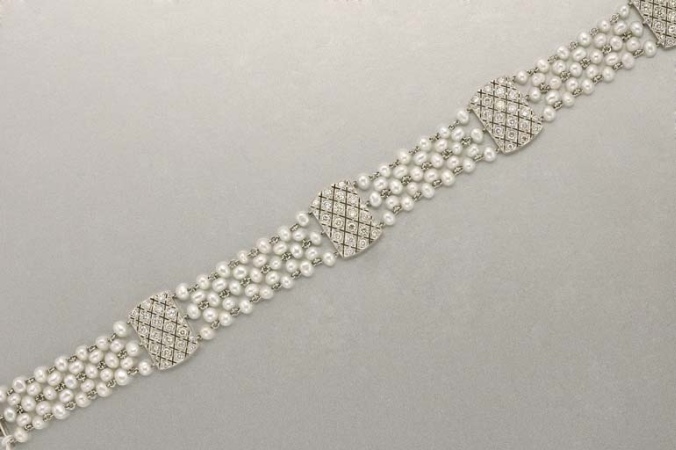 Lot image - Pearl and Diamond Bracelet