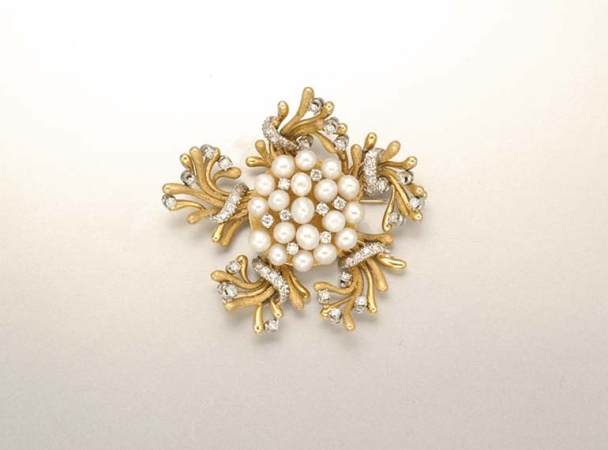 Lot image - Gold, Biwa Pearl and Diamond Brooch
