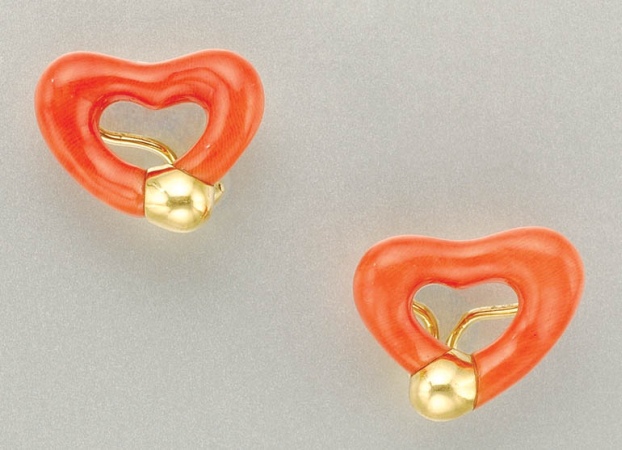 Lot image - Pair of Coral Heart Earclips